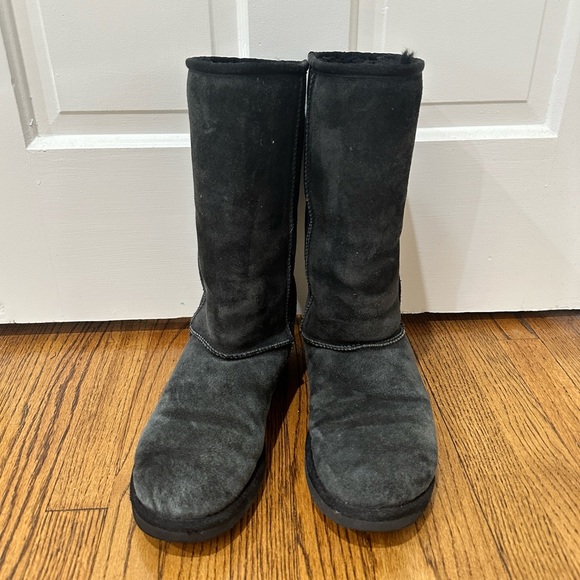 UGG Australia classic tall black boots 👢 - Picture 2 of 13